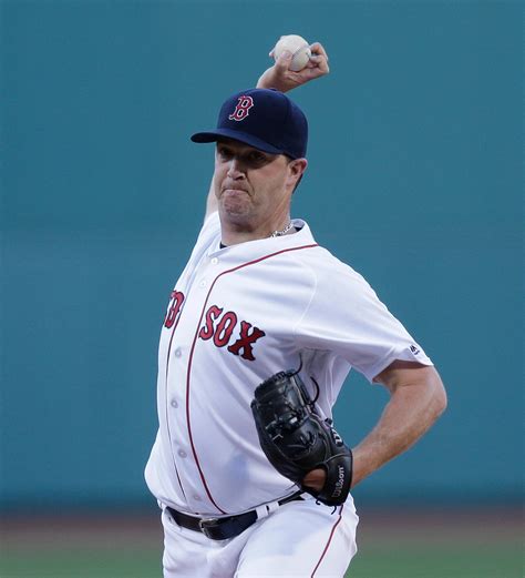 Tim Wakefield explains what makes Steven Wright's knuckleball 'truly amazing'