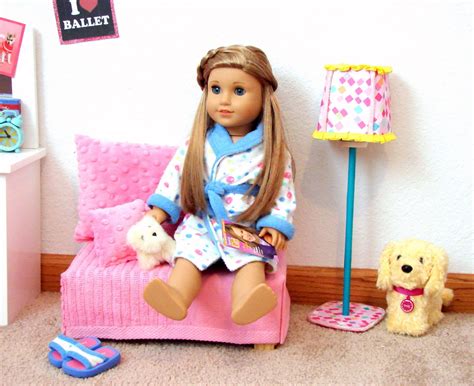 American Girl Doll Play: Doll Craft - Clementine Box to Doll Couch