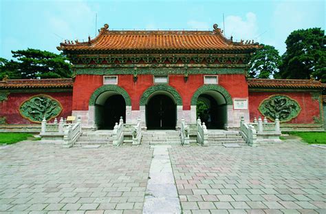 Zhenghong Gate: A Majestic Entrance to the Zhaoling Mausoleum