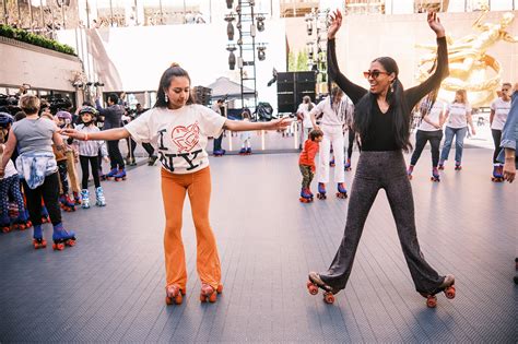 News and Report Daily 蠟 A disco-inspired roller rink opens at Rockefeller Center