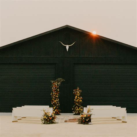 '70s-Inspired Black Barn Wedding with Stevie Nicks Bride Vibes