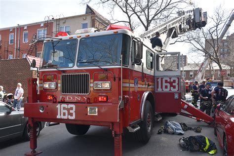 FDNY Ladders - 857FirePhotos