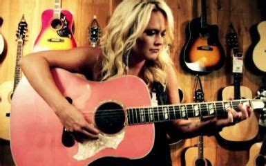 Miranda Lambert with her Pink Gibson Guitar! | Miranda, Miranda lambert, Pink guitar