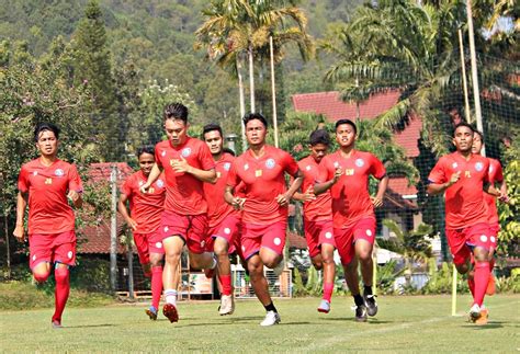 Manajemen Arema FC Tolak Keinginan Carlos Tambah Striker - malangpost.id