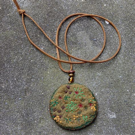 Felt pendant necklace 'Moss' | Felt embroidered pendant neck… | Flickr