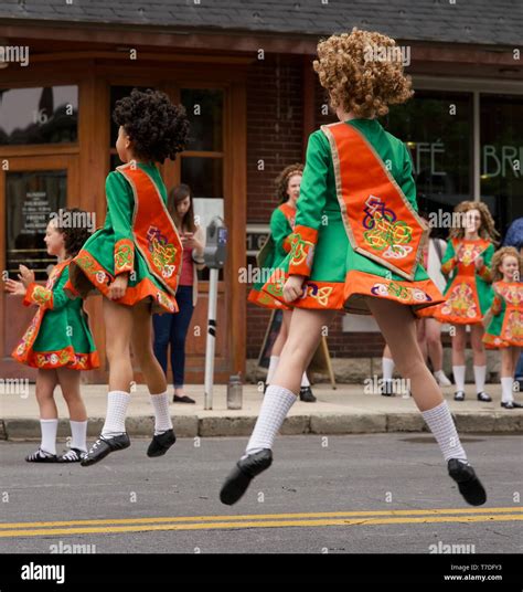 Irish step dancing hi-res stock photography and images - Alamy