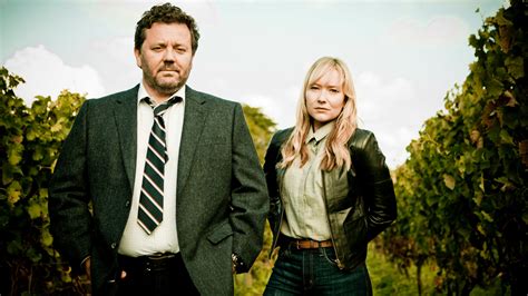 Review: The Brokenwood Mysteries 1x1 (New Zealand: Prime) - The Medium ...