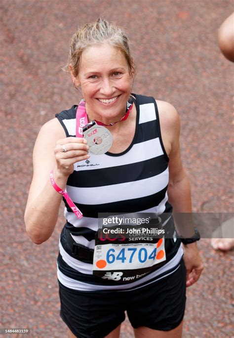 Sophie Raworth takes part in the 2023 TCS London Marathon on April... News Photo - Getty Images