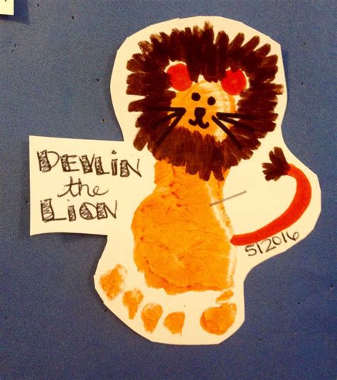 Lion Footprint | Preschool craft activities, Grandparents day crafts, Toddler crafts