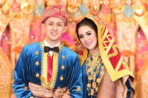 Pakaian Adat Minangkabau Tradisional Modern Untuk Pengantin