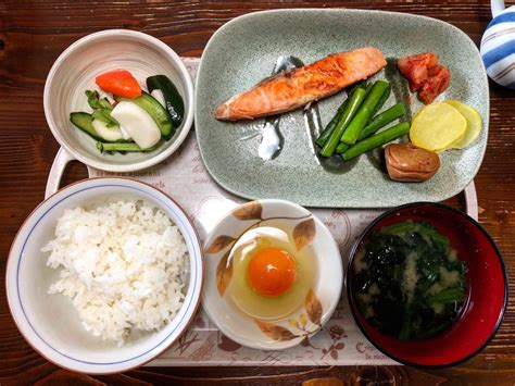 Homecooked breakfast in Japan: miso soup, tamago kake gohan, salmon ...