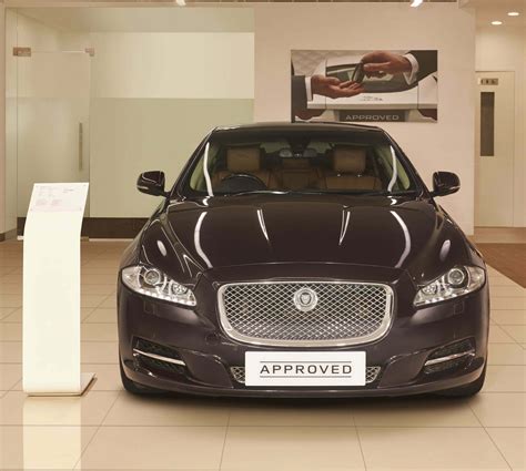 Jaguar Land Rover SantaCruz Mumbai Showroom Inaugurated