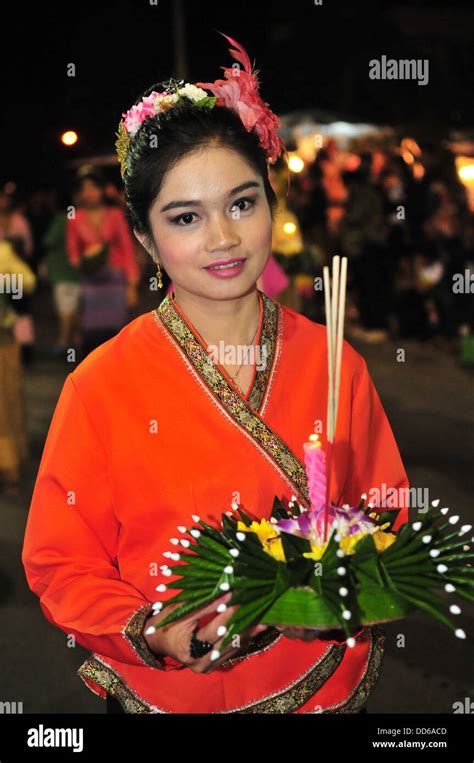 An elaborate Loy Krathong parade through the streets of Chiang Mai in Northern Thailand Stock ...