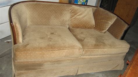 Gracefully Vintage: A Vintage Sofa, with New Style!