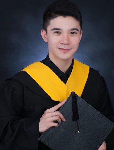 graduation pictures toga in the philippines - Google Search | Graduation pictures, College ...