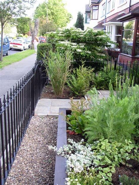 33 Small Front Garden Designs To Get The Best Out Of Your Small Space | Small front gardens ...