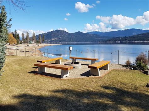 Family Resort - Scotch Creek - Shuswap Cottage Rental | DI-11603 | CottagesInCanada