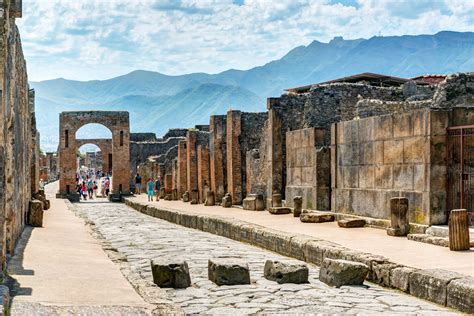 10 Mind Blowing Facts About Pompeii | Avventure Bellissime