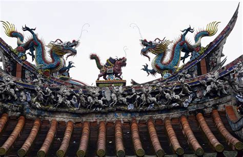 Step Inside Taiwan's Famous Longshan Temple | Smithsonian