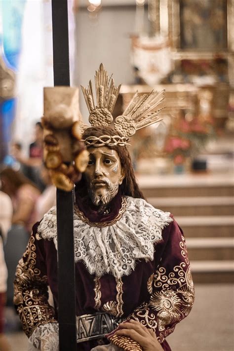 Devotees scramble to touch the miraculous Black Nazarene in Traslacion 2019