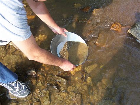 Gold panning - Wikipedia