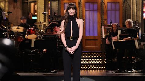 Dakota Johnson Declares Taylor Swift Is ‘Most Powerful Person in ...