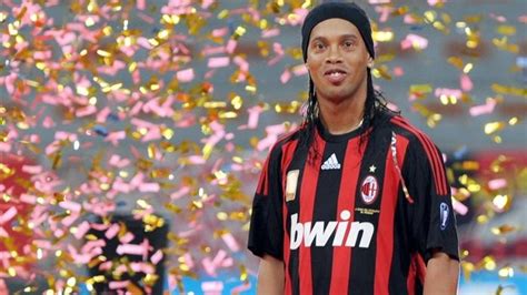 Ronaldinho enjoys grand Milan welcome | UEFA Europa League 2008/09 ...