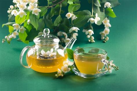 Premium Photo | Jasmine tea with jasmine flowers