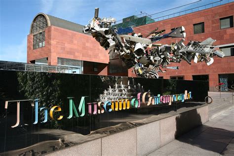 The Museum of Contemporary Art | Destinations and Events | Metrolink