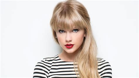 Taylor Swift Lover Phone Wallpaper