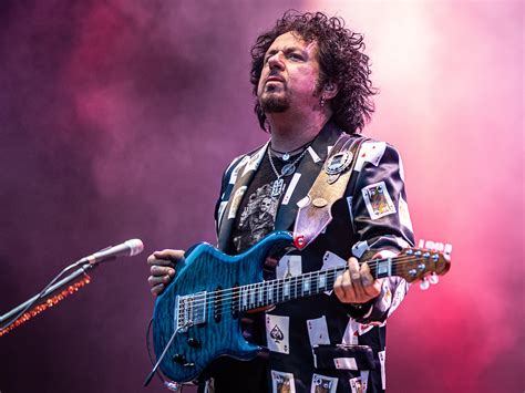 Steve Lukather empathises with young musicians, says the industry has gone “backwards”