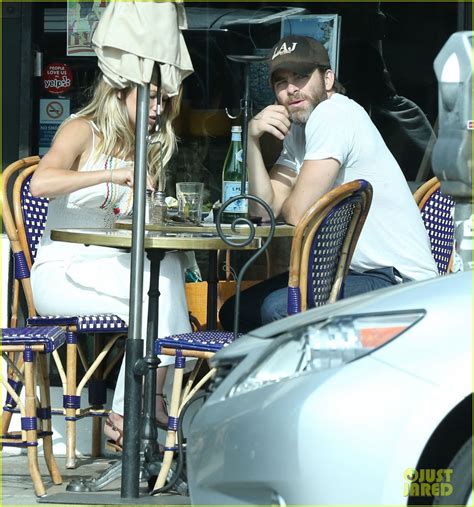 Chris Pine Kisses Girlfriend Vail Bloom During Romantic Lunch: Photo ...