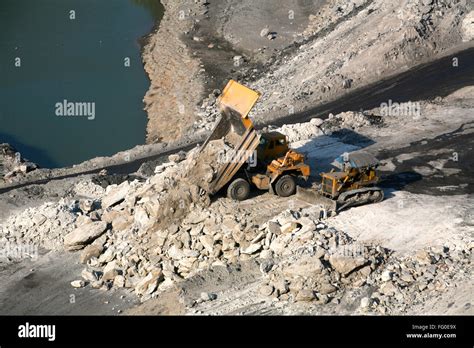 Coal mine in Jharkhand , India Stock Photo - Alamy