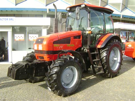 File:MTZ-1523.3 Belarus Tractor at IndAgra Farm Romexpo 2010.JPG