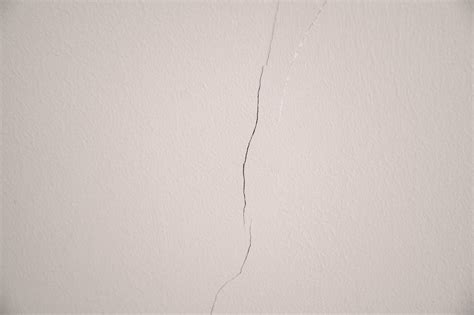 How to Repair Cracks in Plaster Walls