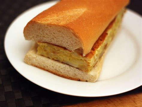 Dinner Tonight: Bocadillo de Tortilla Recipe