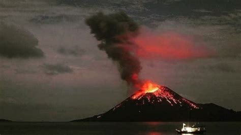 Gunung Anak Krakatau Meletus, Dentuman Terdengar Hingga Jakarta - Semua ...