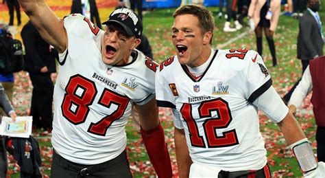New England Patriots React to Former Players Tom Brady & Rob Gronkowski Winning Super Bowl 2021 ...