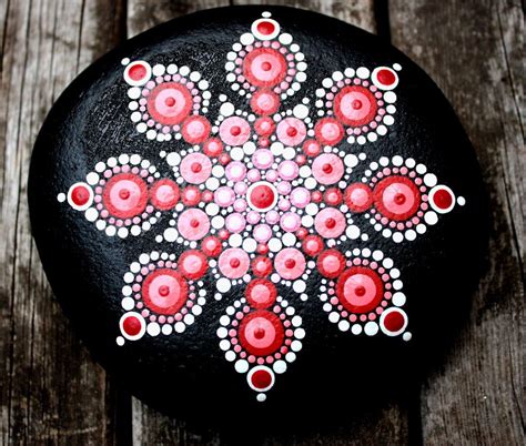 Puntillismo | Piedras pintadas, Mandalas pintadas, Mandalas pintadas en piedras