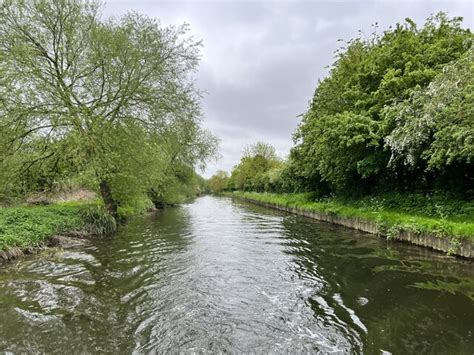 Grand Union Canal © Andrew Abbott cc-by-sa/2.0 :: Geograph Britain and Ireland