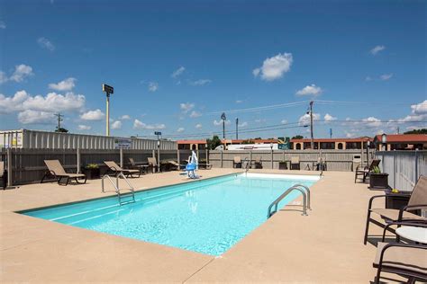 Quality Inn Arkadelphia - University Area Pool: Pictures & Reviews ...