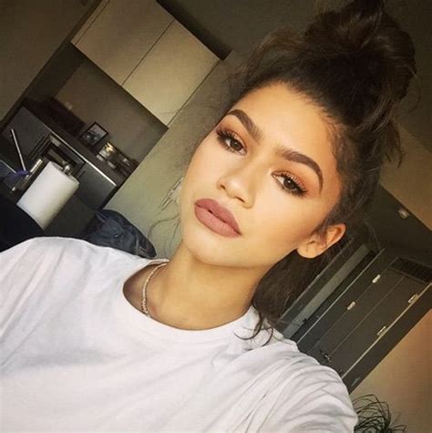 Top Selfies Challenge | Zendaya Amino