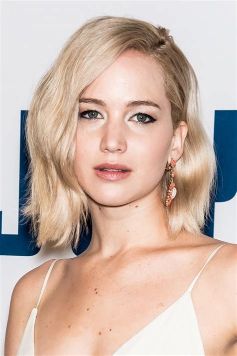 45 Hottest Female Celebrities With Short Hairstyles (2024 Trends)