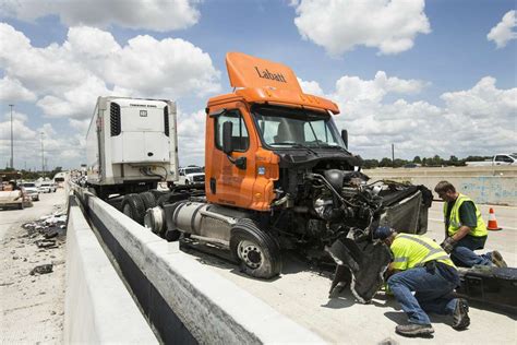 Truck crash blocks U.S. 290 in NW Houston