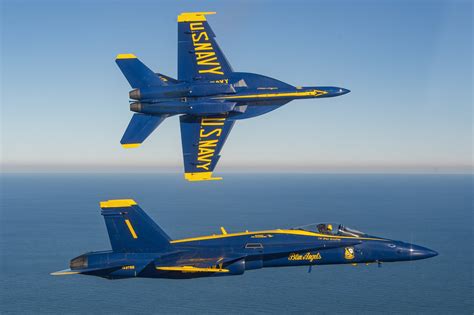 Blue Angels Share Photos From the Final Flight of 'Legacy' Hornet Jets ...