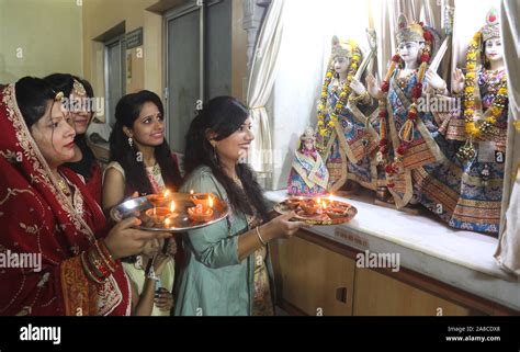 Rama and sita diwali hi-res stock photography and images - Alamy