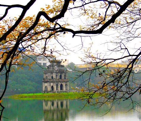 Hoan Kiem Lake Hanoi | Vietnam Travel Pictures