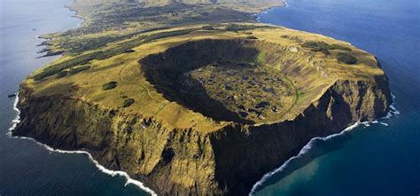 Volcán Rano Raraku – Isla de Pascua Chile