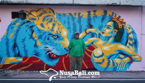 NUSABALI.com - Mural Wanita Bali dan Harimau Hiasi Dinding Dangin Puri