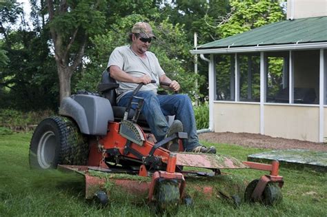 Zero Turn Radius Lawn Tractor in Action | Zero turn lawn mowers, Garden ...